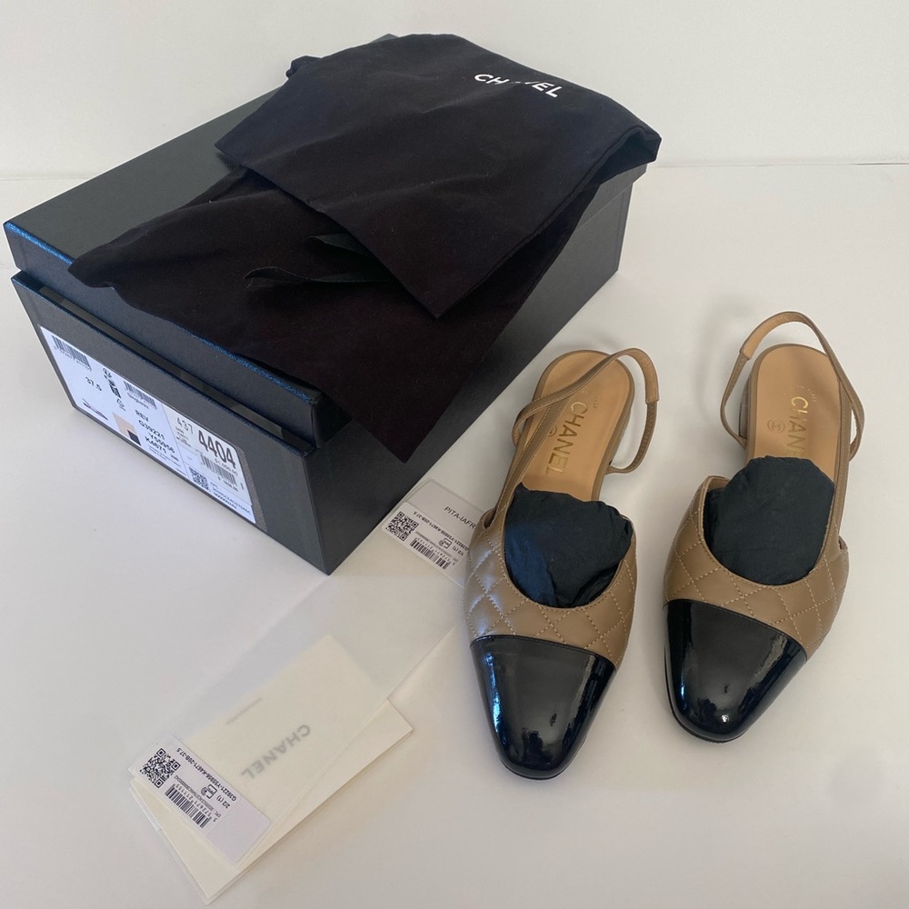 CHANEL Two-Tone Beige and Black Flats